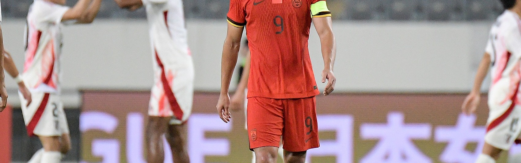 记者：张玉宁腿部肌肉出现疲劳性损伤，因伤未出战乌兹别克斯坦