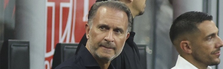 下载-迪马：米兰老板卡迪纳莱今日探班球队，与球员、阿莱格里见面拥抱