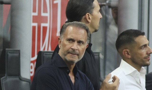 下载-迪马：米兰老板卡迪纳莱今日探班球队，与球员、阿莱格里见面拥抱