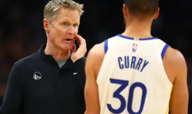 下载-凭一己之力锁死库里 科尔给自家球星套上捆仙锁